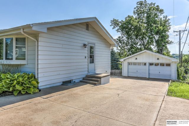 4011 N 92 Avenue, Omaha, NE 68134