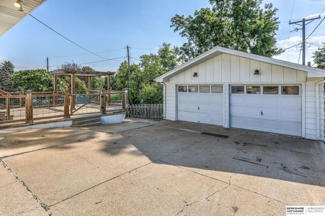 4011 N 92 Avenue, Omaha, NE 68134