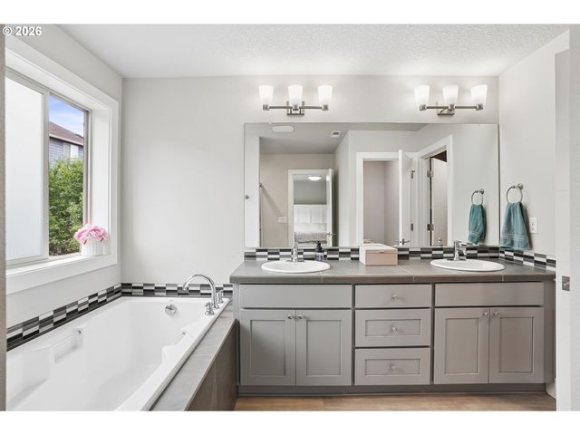 15963 Se TALLINA Dr, Damascus, OR 97089