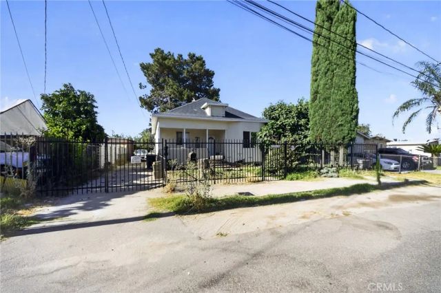 24809 E Benedict, San Bernardino, CA 92408