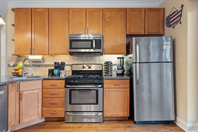 2117 W Irving Park Road 1R, Chicago, IL 60618