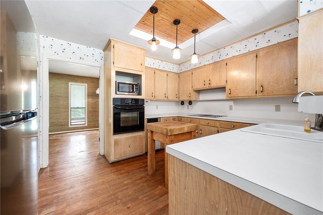 4992 Whispering Oaks Drive, College Station, TX 77845