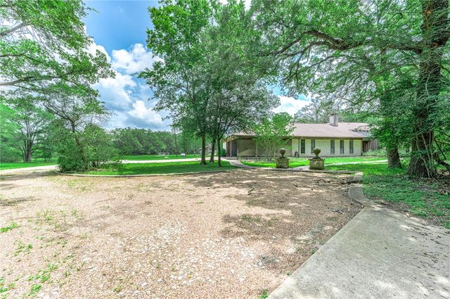 4992 Whispering Oaks Drive, College Station, TX 77845