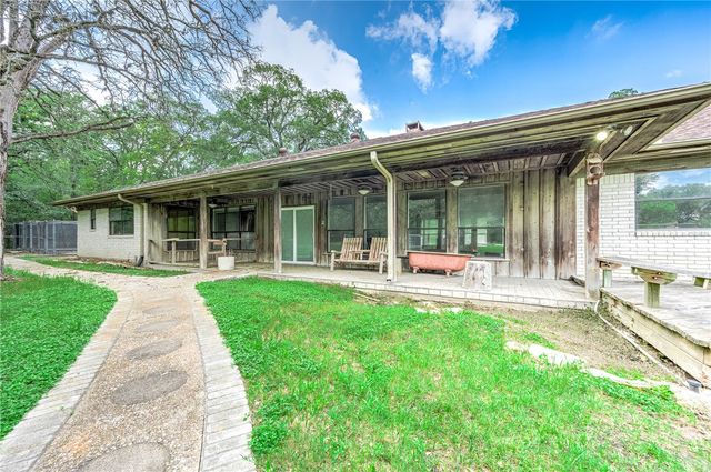 4992 Whispering Oaks Drive, College Station, TX 77845