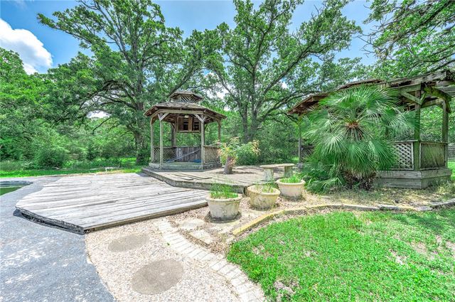 4992 Whispering Oaks Drive, College Station, TX 77845