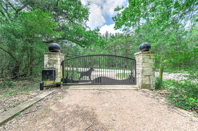 4992 Whispering Oaks Drive, College Station, TX 77845