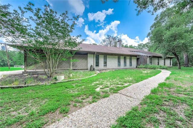 4992 Whispering Oaks Drive, College Station, TX 77845