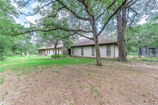 4992 Whispering Oaks Drive, College Station, TX 77845