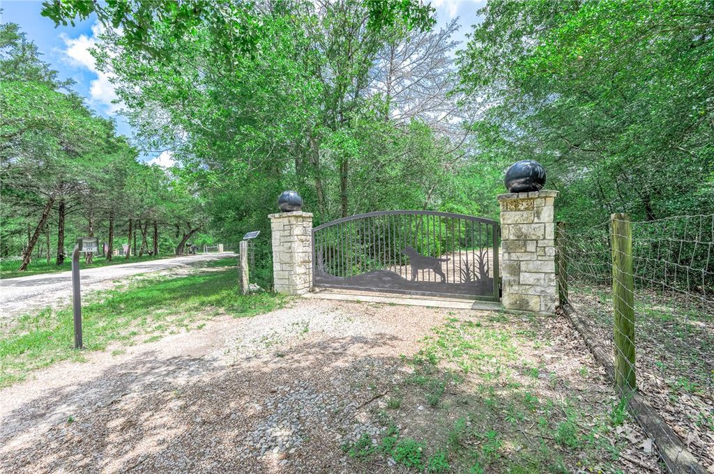 4992 Whispering Oaks Drive, College Station, TX 77845