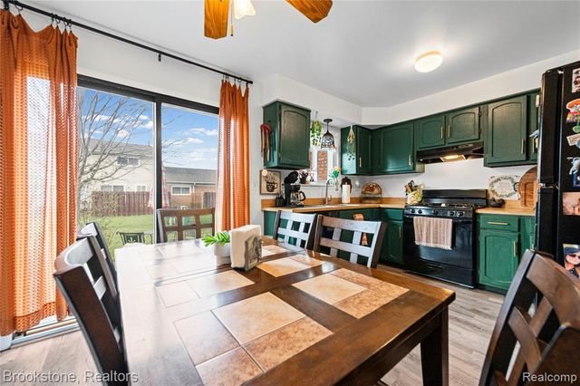 16369 Brittany Drive 43, Roseville, MI 48066