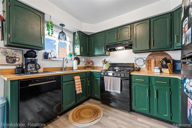 16369 Brittany Drive 43, Roseville, MI 48066