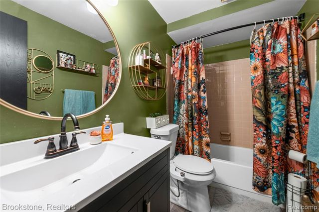 16369 Brittany Drive 43, Roseville, MI 48066