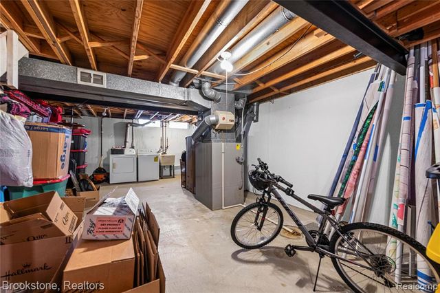 16369 Brittany Drive 43, Roseville, MI 48066