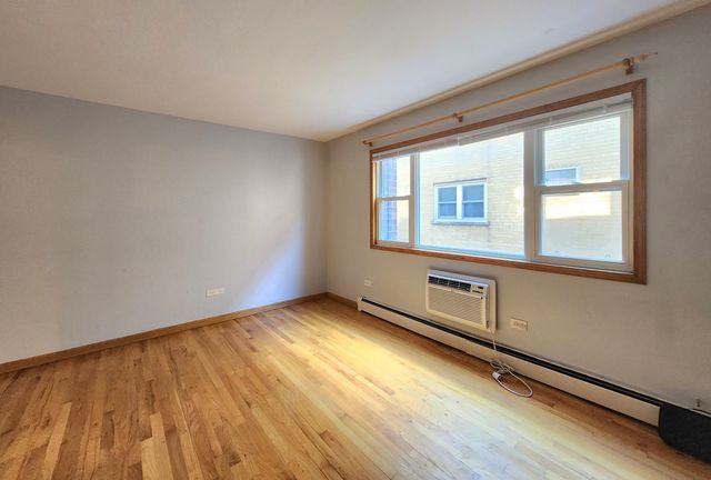 244 S Marion Street 2B, Oak Park, IL 60302