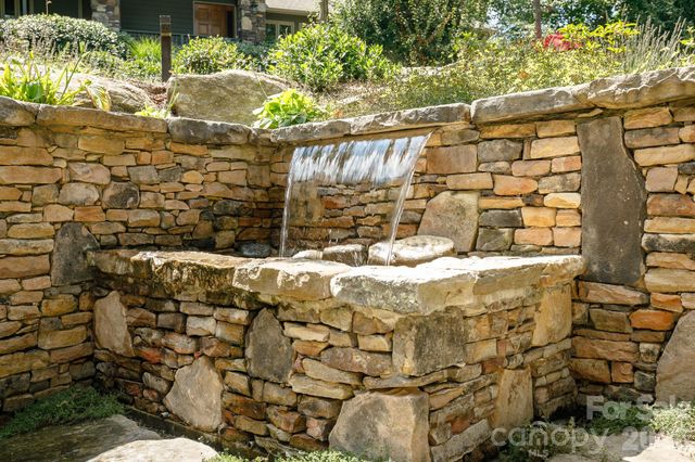 410 Springhouse Drive, Burnsville, NC 28714