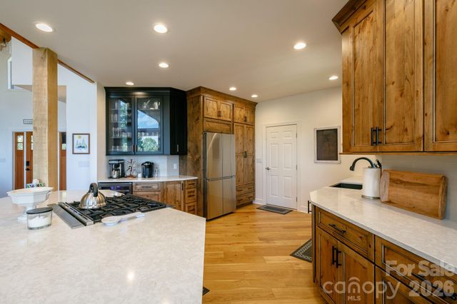 410 Springhouse Drive, Burnsville, NC 28714