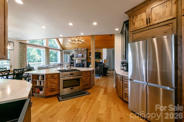 410 Springhouse Drive, Burnsville, NC 28714