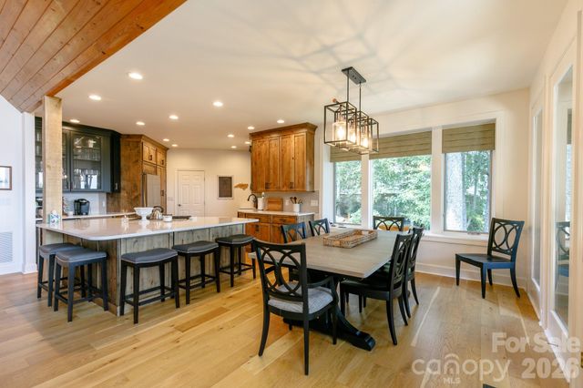 410 Springhouse Drive, Burnsville, NC 28714