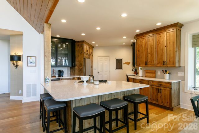 410 Springhouse Drive, Burnsville, NC 28714