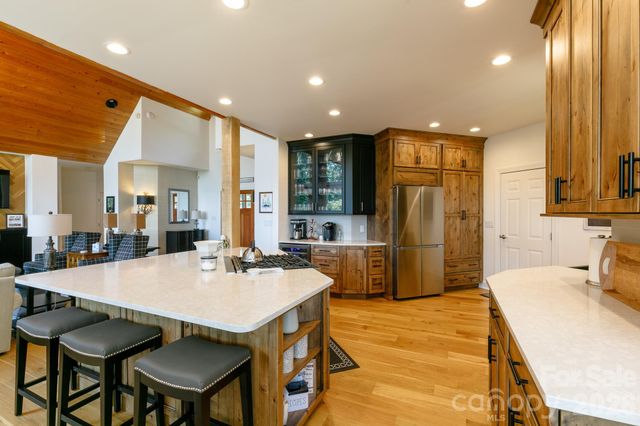410 Springhouse Drive, Burnsville, NC 28714