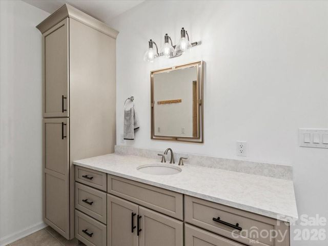 410 Springhouse Drive, Burnsville, NC 28714