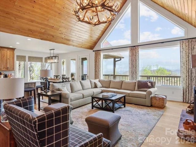 410 Springhouse Drive, Burnsville, NC 28714
