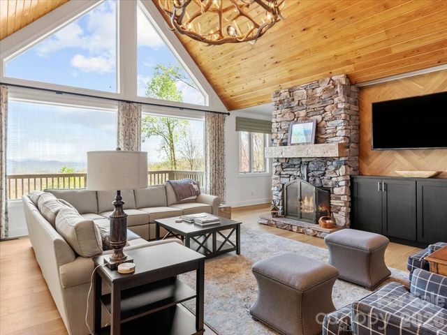 410 Springhouse Drive, Burnsville, NC 28714