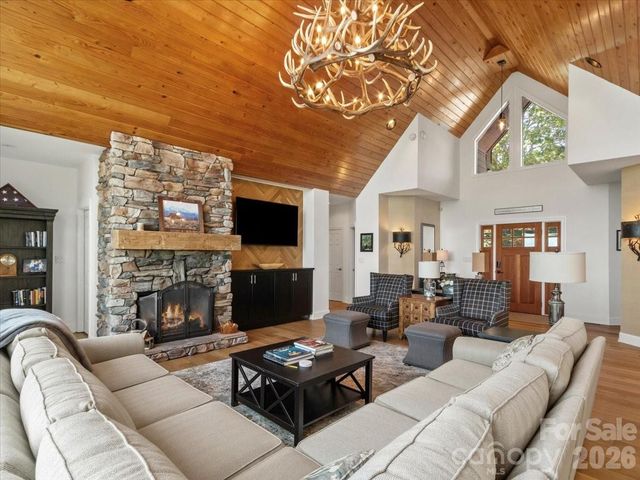 410 Springhouse Drive, Burnsville, NC 28714