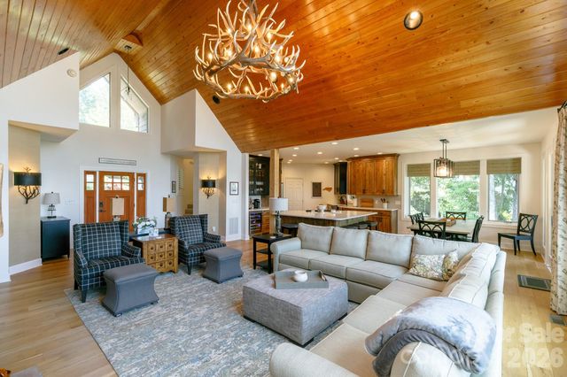 410 Springhouse Drive, Burnsville, NC 28714