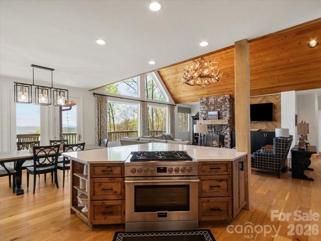 410 Springhouse Drive, Burnsville, NC 28714
