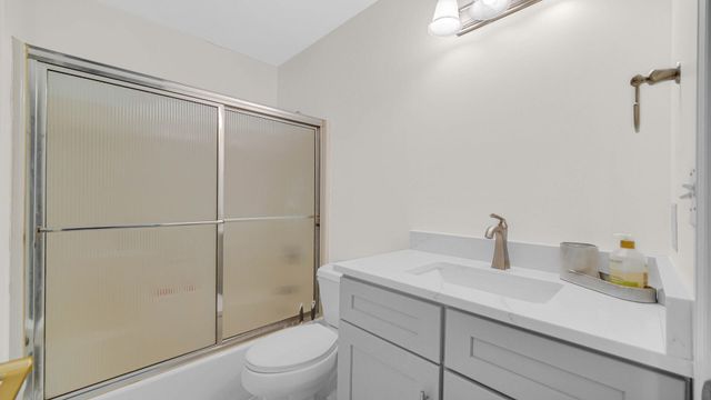 5040 Spinnaker Lane C, Crown Point, IN 46307