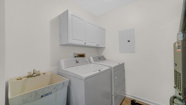 5040 Spinnaker Lane C, Crown Point, IN 46307