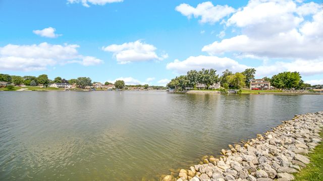 5040 Spinnaker Lane C, Crown Point, IN 46307