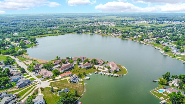 5040 Spinnaker Lane C, Crown Point, IN 46307