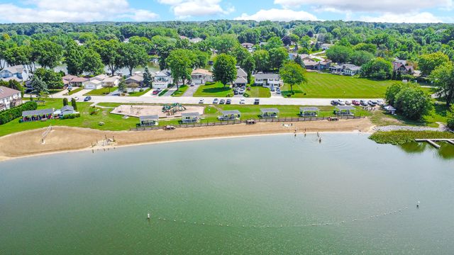 5040 Spinnaker Lane C, Crown Point, IN 46307