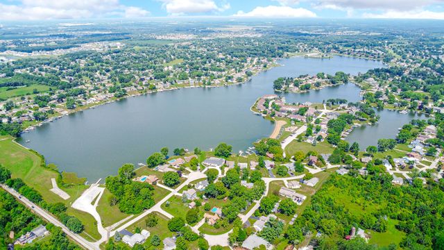 5040 Spinnaker Lane C, Crown Point, IN 46307