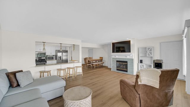 5040 Spinnaker Lane C, Crown Point, IN 46307