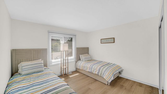 5040 Spinnaker Lane C, Crown Point, IN 46307