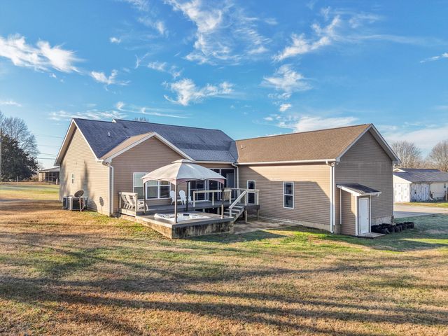 292 District Line Road, Trenton, GA 30752