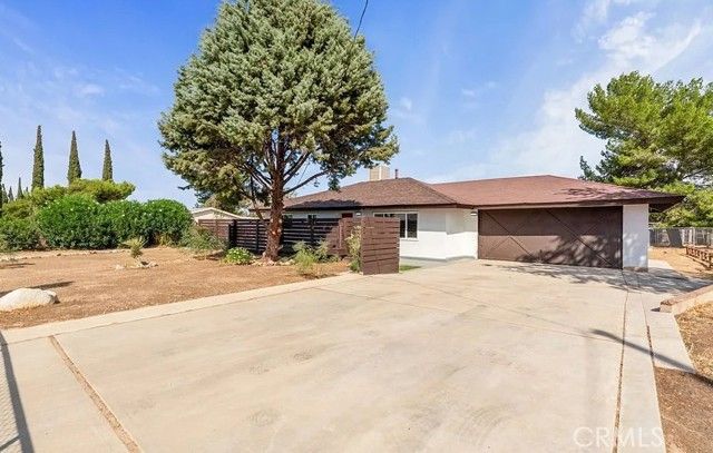 9925 Redwood, Hesperia, CA 92345