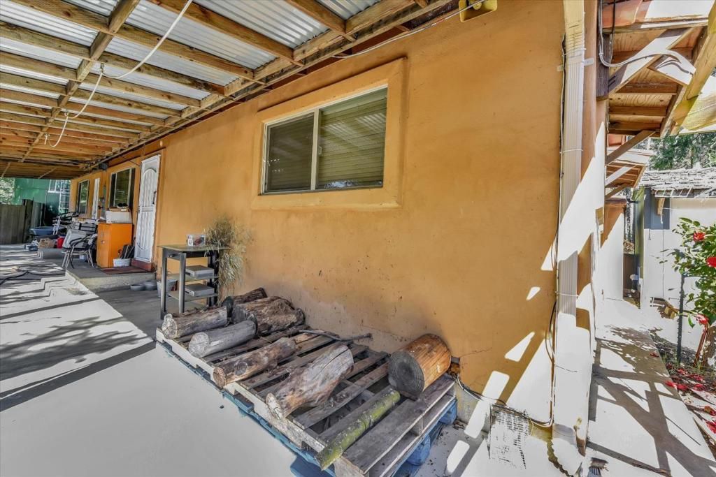 Image 7 of property listing at 22990 Santa Cruz Highway 17, Los Gatos, CA 95033