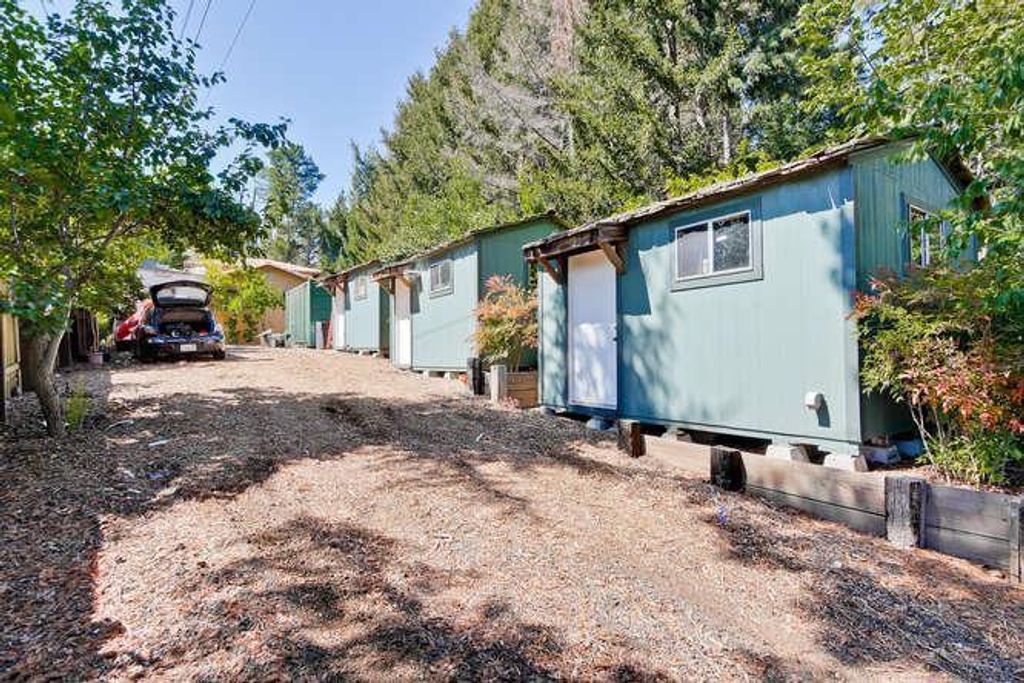 Image 8 of property listing at 22990 Santa Cruz Highway 17, Los Gatos, CA 95033