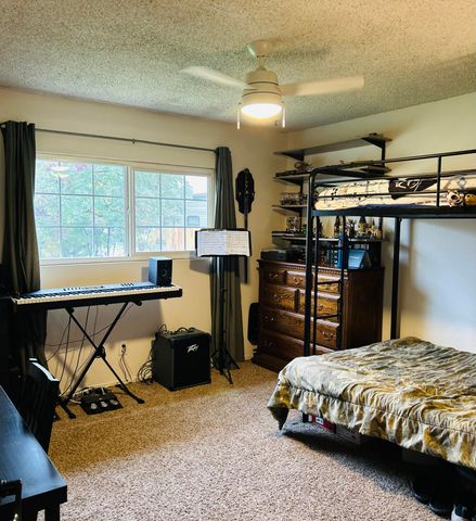 3722 W Paradise Avenue, Visalia, CA 93277