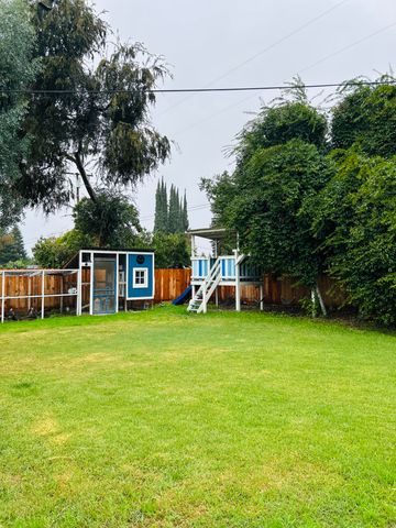 3722 W Paradise Avenue, Visalia, CA 93277