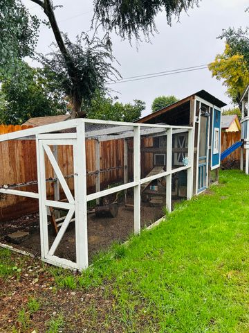 3722 W Paradise Avenue, Visalia, CA 93277