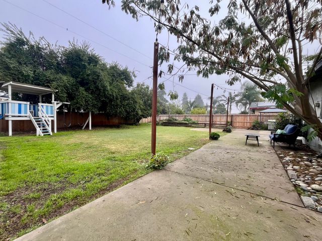 3722 W Paradise Avenue, Visalia, CA 93277