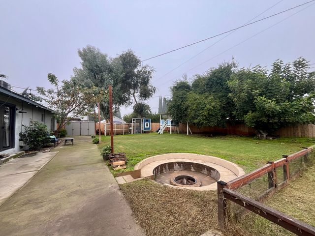 3722 W Paradise Avenue, Visalia, CA 93277