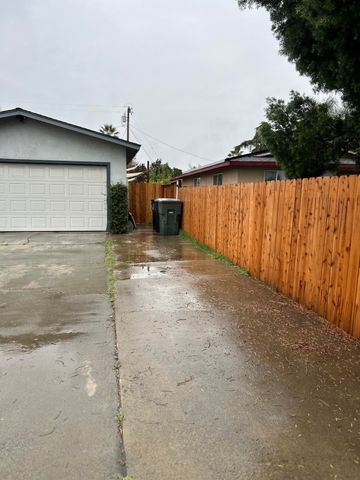 3722 W Paradise Avenue, Visalia, CA 93277