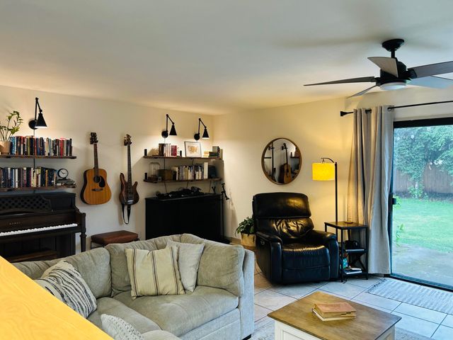 3722 W Paradise Avenue, Visalia, CA 93277