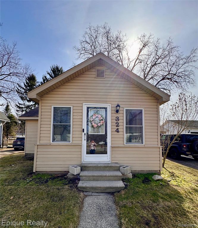 324 E Center Street, Petersburg, MI 49270